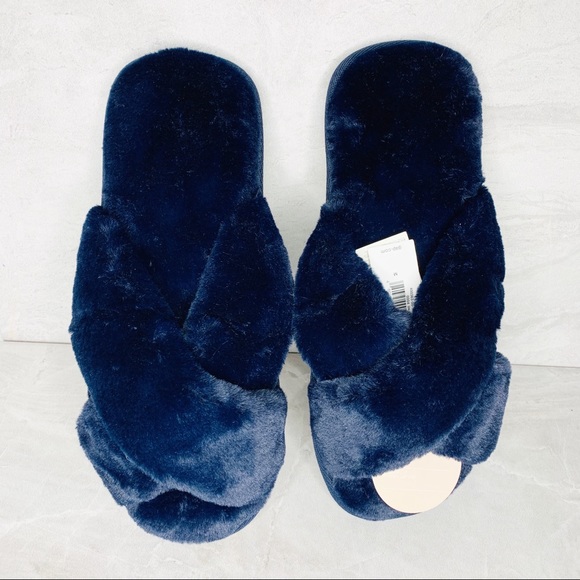 GAP Shoes - 🥑GAP Slippers Faux Fur Criss Cross Navy Medium